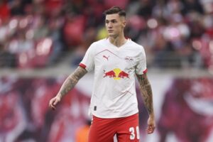 Arsenal củng cố hàng công